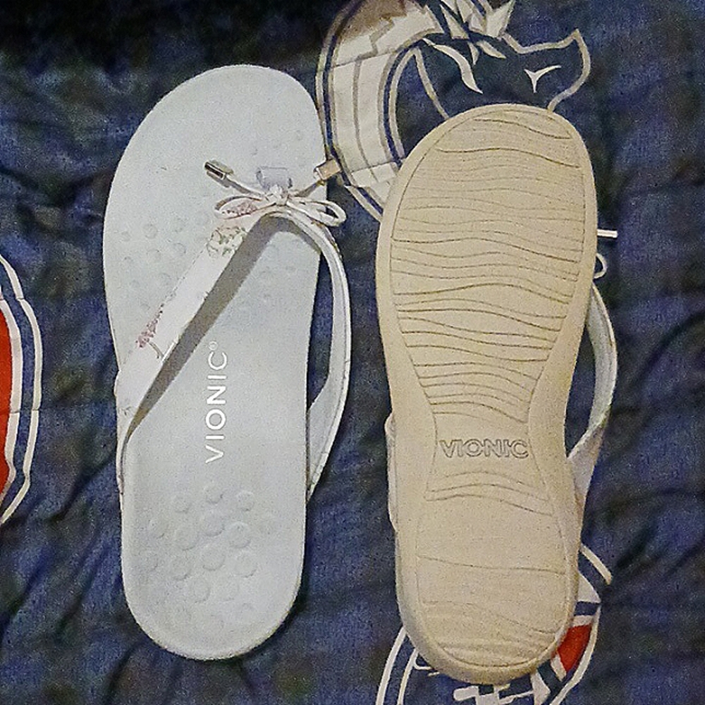 Light blue slippers brand vionic sz us 7